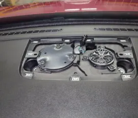 alfa-romeo-junior-ibrida-ses-sistemi center hoparlör