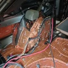 Audi 2010 Quatro ses yalıtım sonrası sol davlumbaz