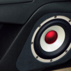 Araç kapısnda Bewith Confidence mid-woofer görseli