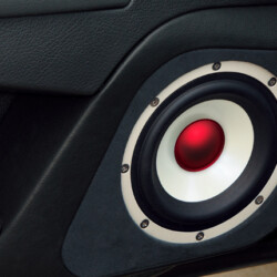 Araç kapısnda Bewith Confidence mid-woofer görseli